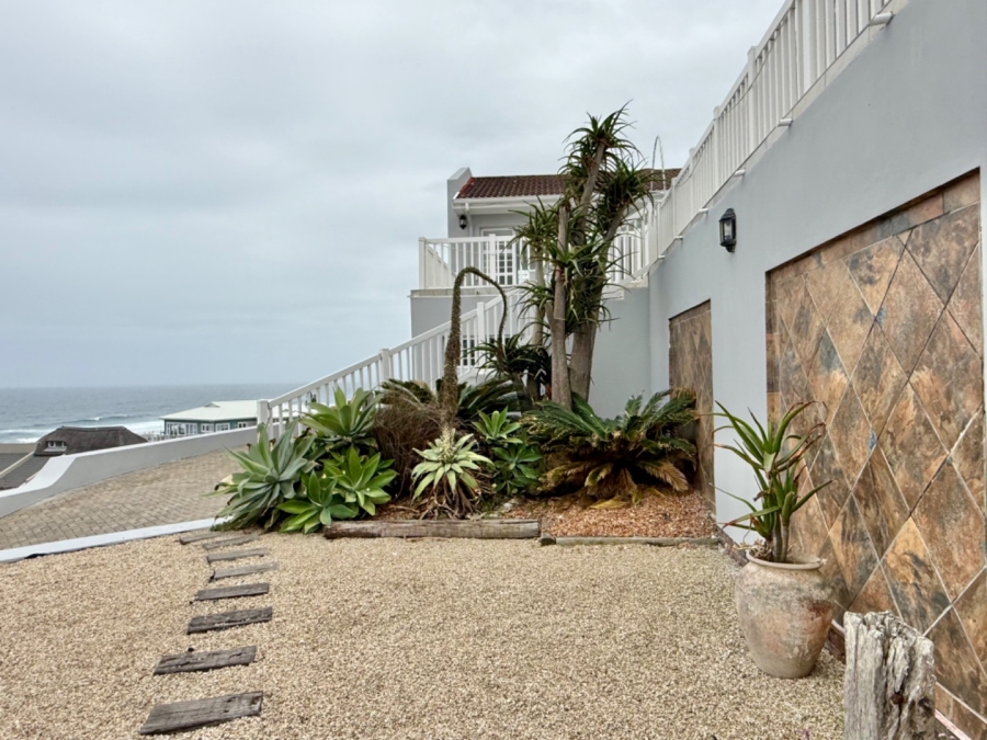 5 Bedroom Property for Sale in Seaview Eastern Cape